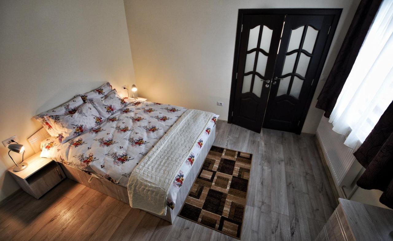 Flori'S Apartment Brasov Bagian luar foto