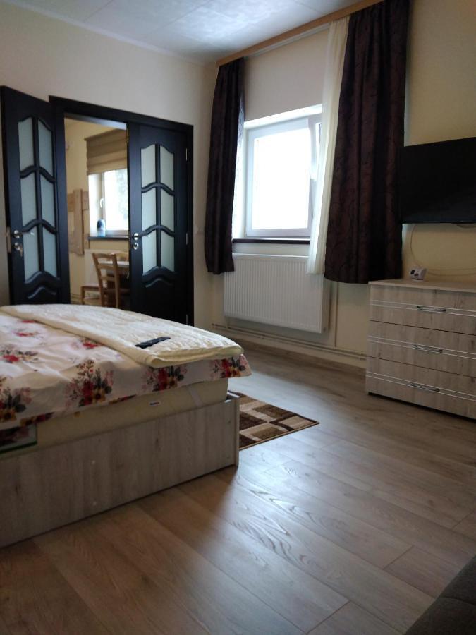 Flori'S Apartment Brasov Bagian luar foto