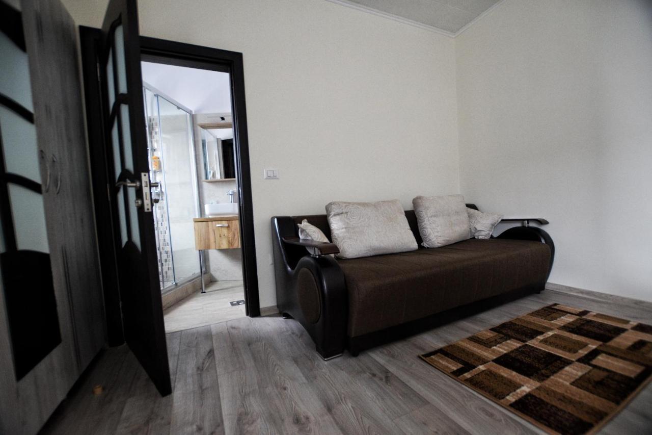 Flori'S Apartment Brasov Bagian luar foto